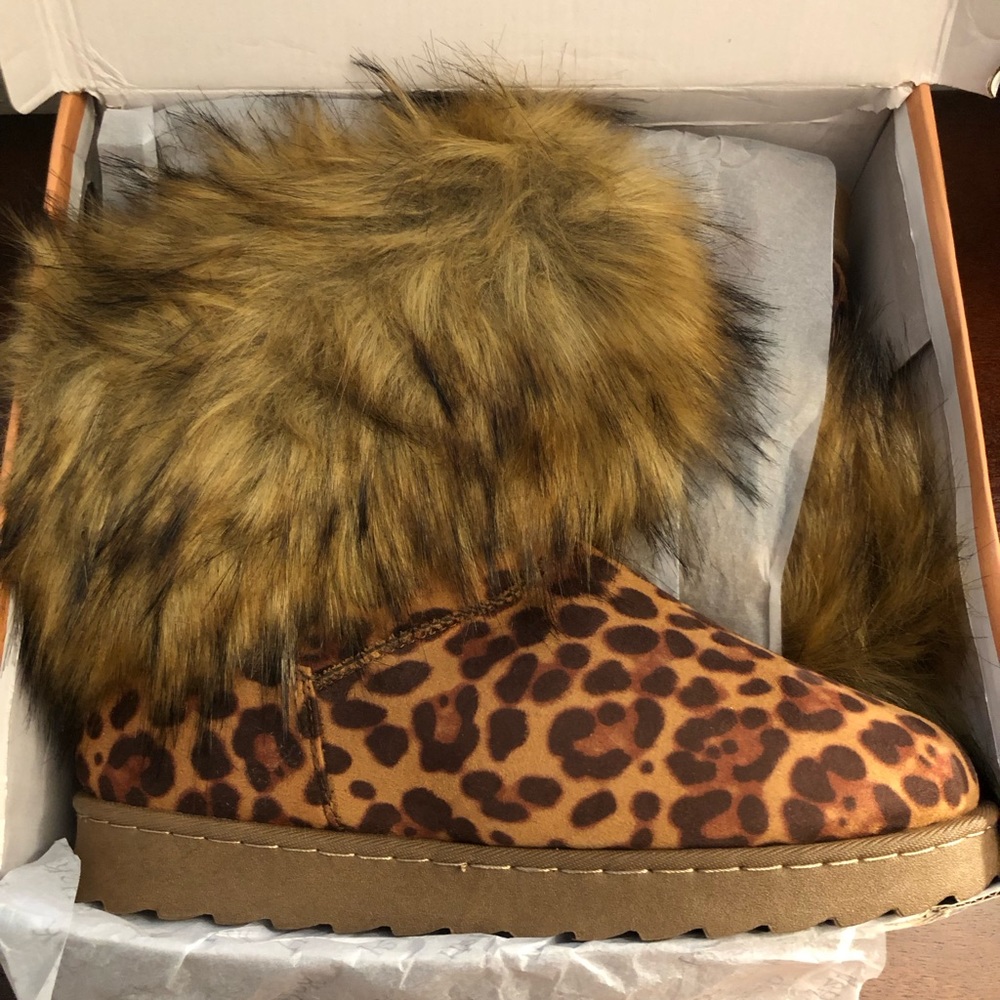 NIB Leopard print faux fur trimmed boots Size 11. Winter boots. New
